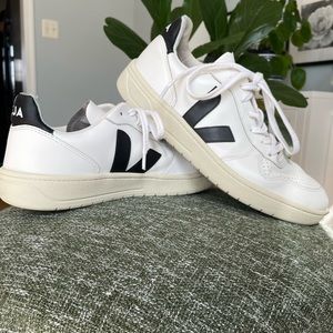 VEJA V10 black and white sneakers